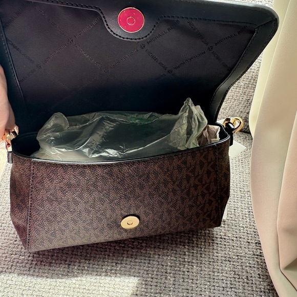 BNWT Authentic Michael Kors Jet Set Black Leather Crossbody sealed ! - Picture 6 of 15